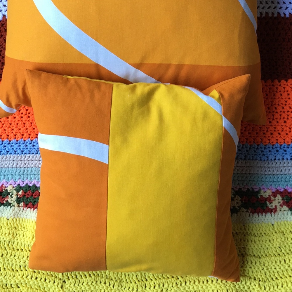💖VTG Op Art/Mod/MCM pillow set💖 Orange/Yellow - Picture 4 of 7